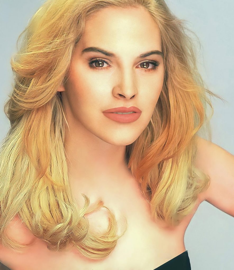 Model Monica Yvette toont glanzend en gezond DIVA haar dankzij essentiële vitamines en voeding