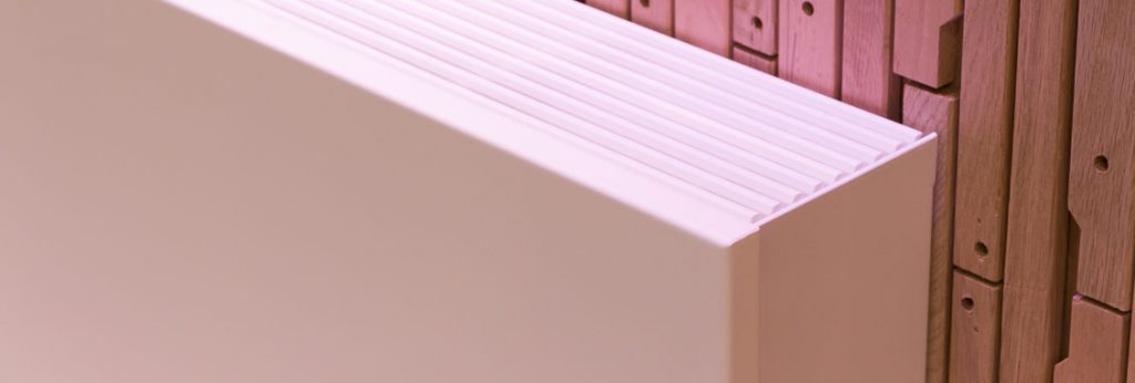 Perfect geïnstalleerde centrale verwarming met cv-ketel in woning voor energie-efficiënt verwarmen