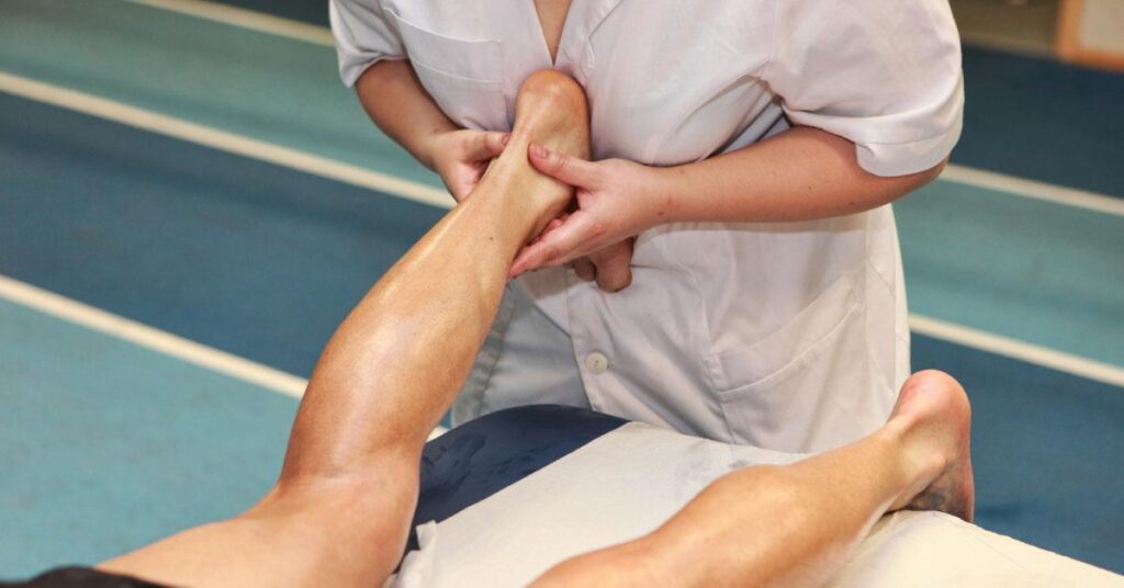Visuele weergave van chronische achillespeesklachten behandeling met shockwave therapie apparatuur
