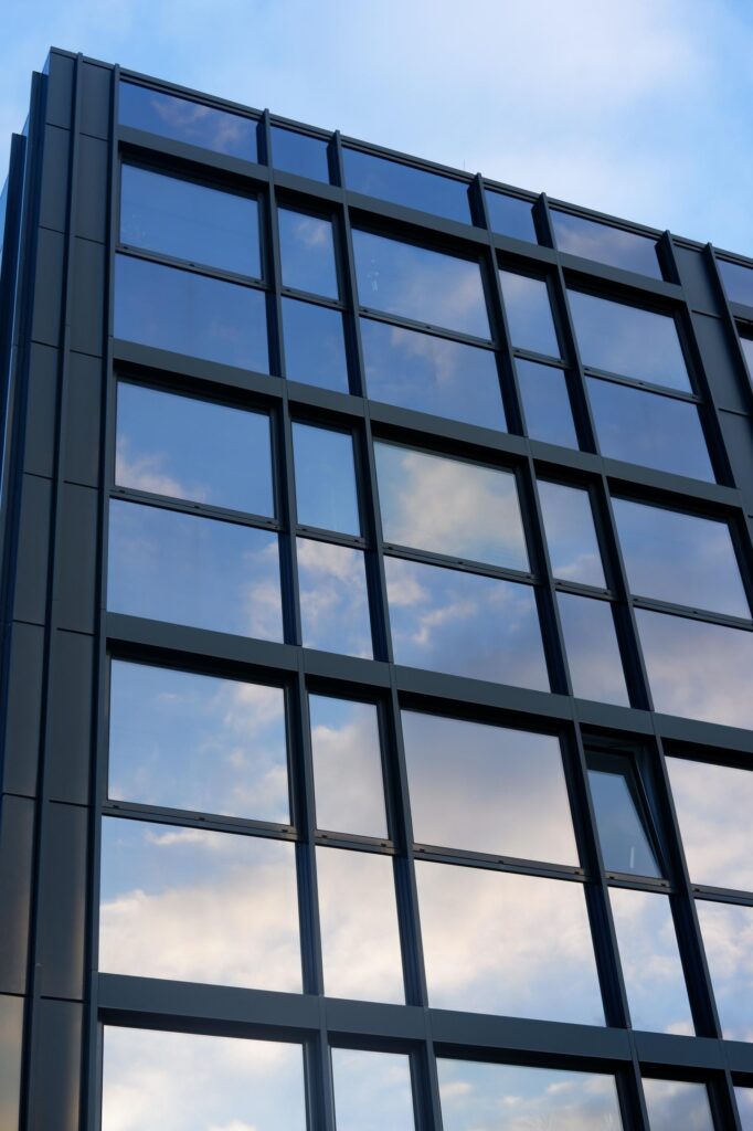 Expert glasschadeherstel - professionele reparatie van beschadigde ruiten en glaswerk door gespecialiseerde technicians