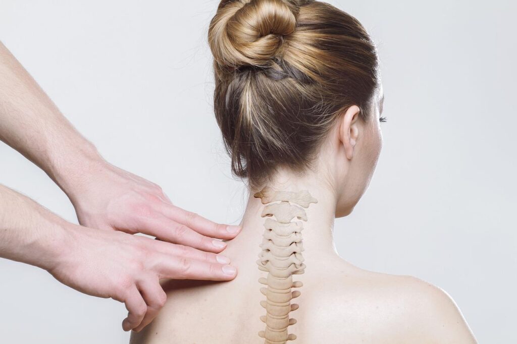 Fysiotherapeut behandelt patiënt tijdens fysiotherapie in Best bij Fysio Eray