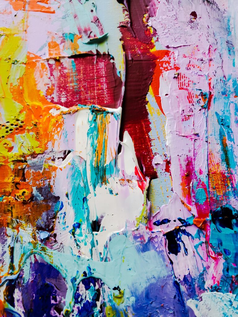 Moderne muurdecoratie inclusief textielposters tegen de muur voor interieurinspiratie