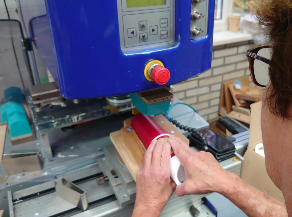 Professionele stickers digitaal laten printen met hoogwaardige kleuren en afwerking bij Allround Printing