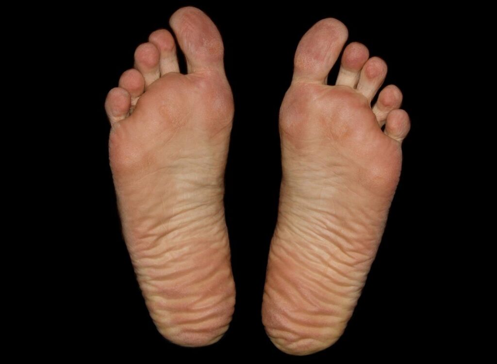 Professionele pedicure behandeling in Almere met verzorgde voeten en ontspannende voetmassage