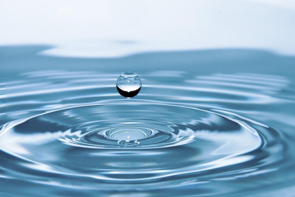 Visuele weergave van wateroplosbare supplementen met micellentechnologie en hun optimale opname in het lichaam