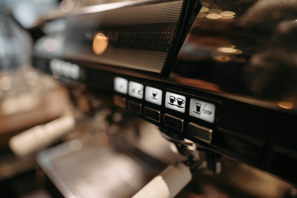 Ervaren koffiespecialist geeft advies over koffiemachines en koffiebonen bij Baristocraat