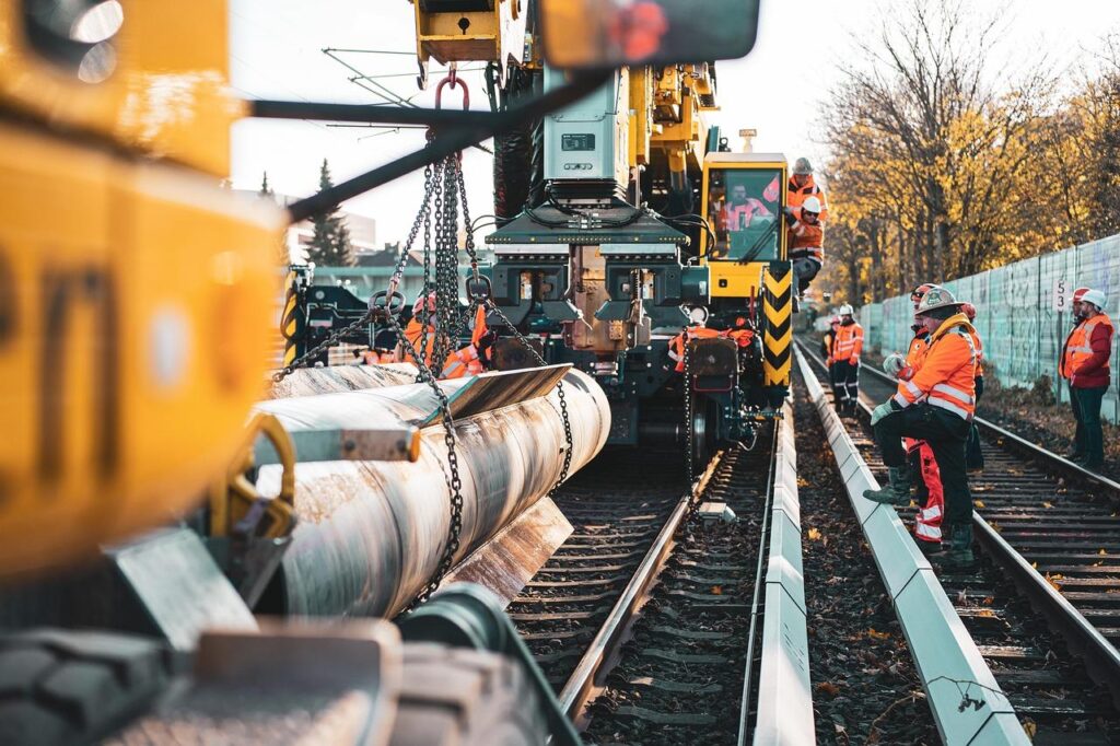 Moderne bedrijfskleding met innovatie en duurzaamheid - werknemers in professionele duurzame kledij
