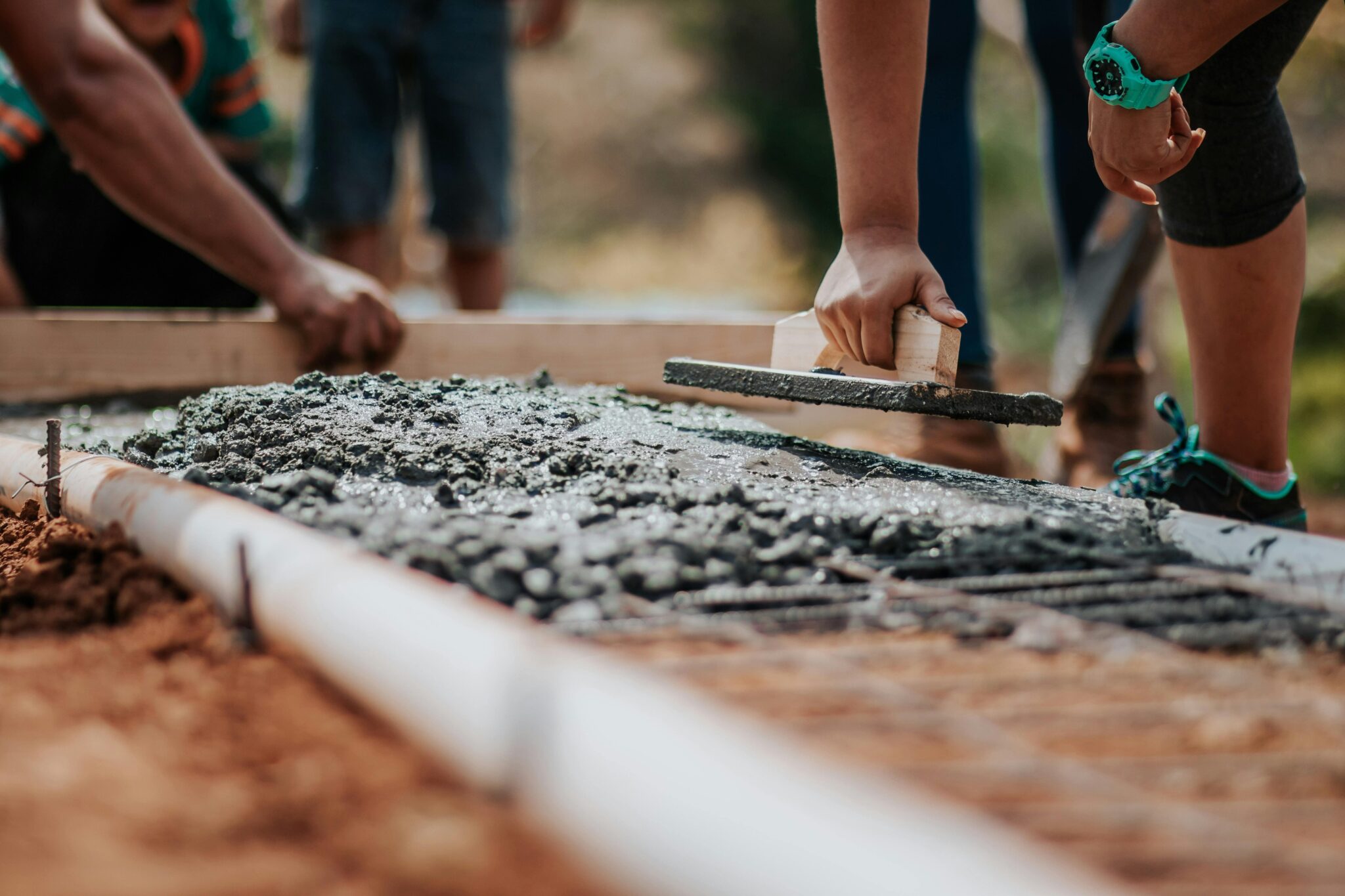 Multi Mortel Brabant biedt online beton bestellen voor kunstprojecten en design, inclusief zandcement voor optimale verwerkin
